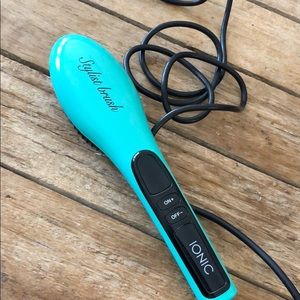 Stylist Ionic  straightening Brush by KoKo Keratin